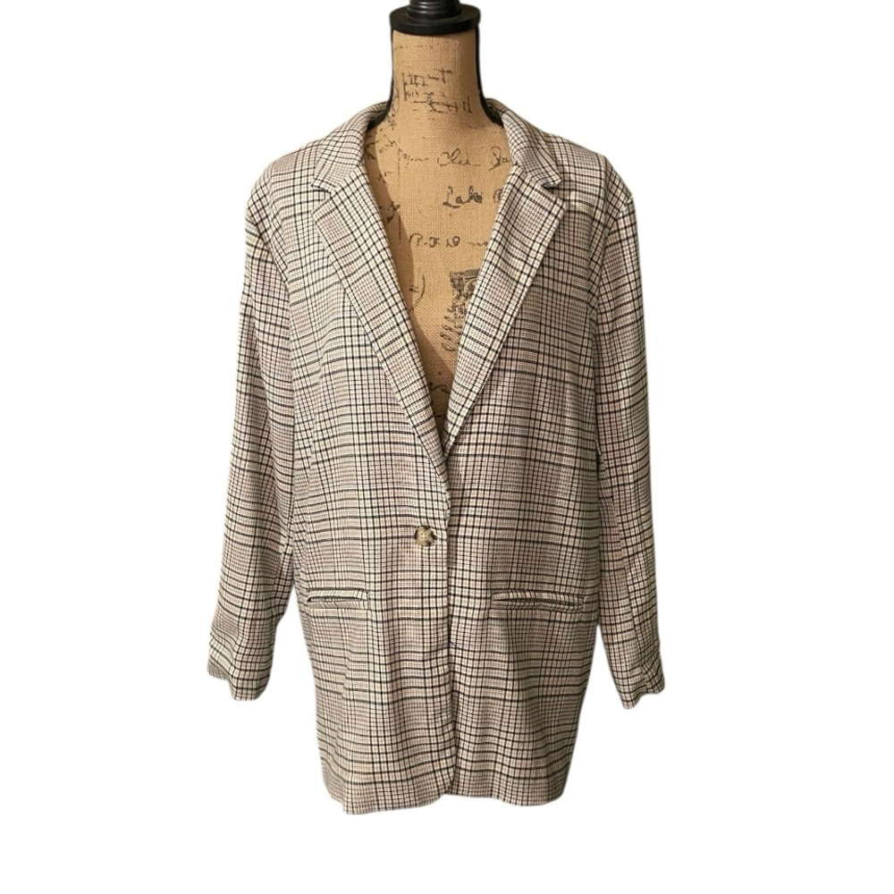 SO Checkered Blazer with Button‎ Accent